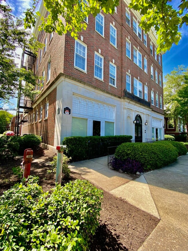 Building Photo - 2901 West Ave