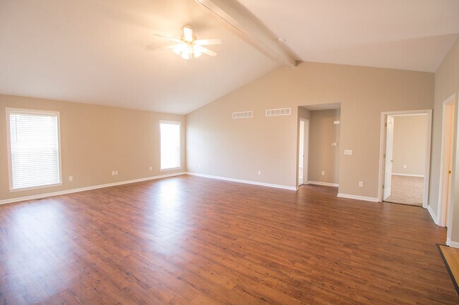 Building Photo - 551 Southampton Dr