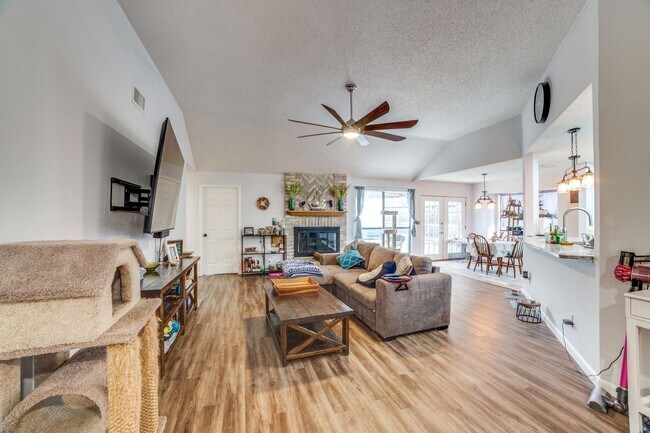Foto del edificio - RENOVATED 4-BEDROOM IN WESTCREEK OAKS