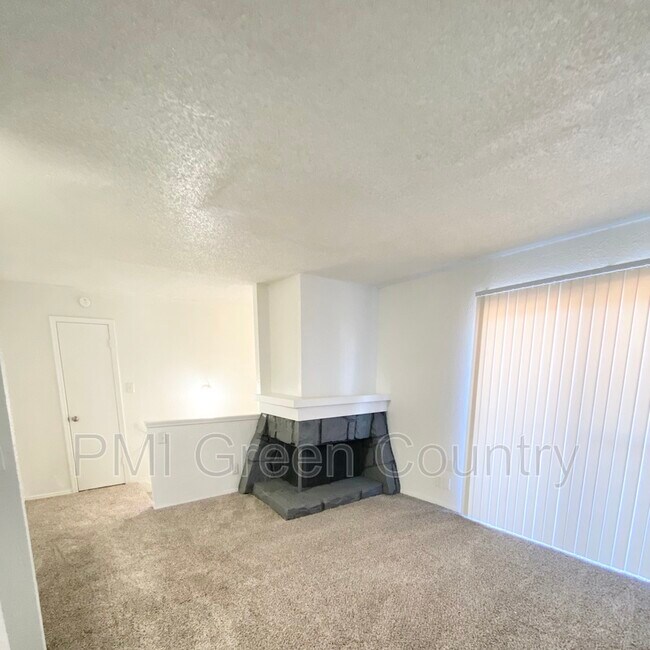 Building Photo - 6607 S Zunis Ave