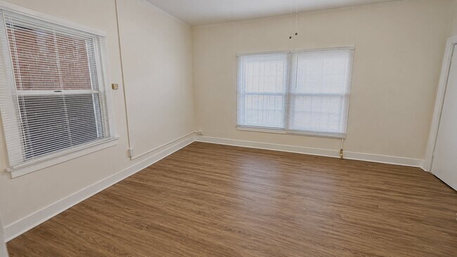 Foto del edificio - 815 S Lake St