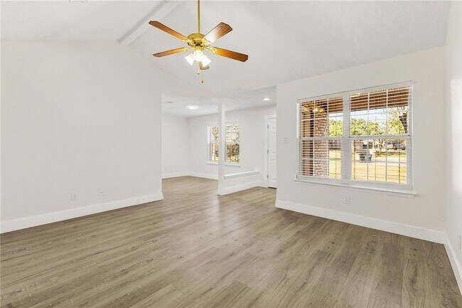 Foto del edificio - 2419 Brittain Ct