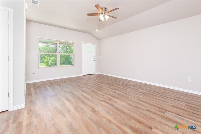 Foto del edificio - 2351 S Wall St