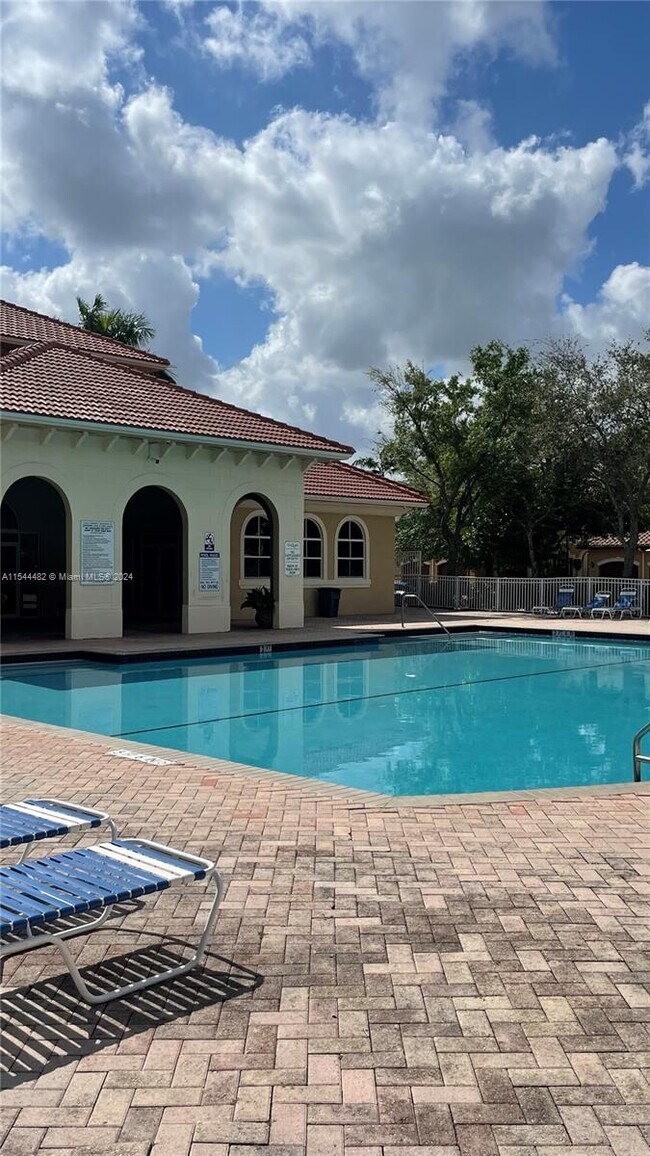 Foto del edificio - 14021 SW 49th St