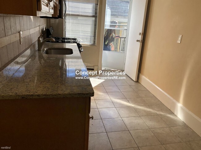 Building Photo - 1 br, 1 bath  - 435 Walnut Ave Apt 5M