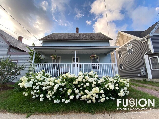 Foto del edificio - Adorable 2 bedroom home in Winooski with large backyard!