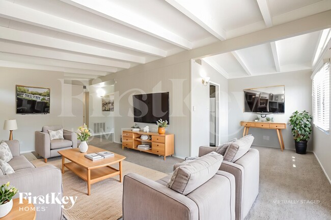 Building Photo - 333 S Mallard St