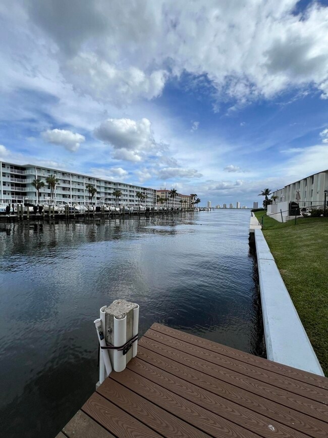 Foto del edificio - 131 Shore Ct