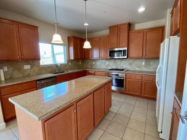 Foto del edificio - Remodeled 4 bedroom 3 bath home in Moorpark
