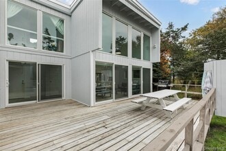 Building Photo - 54 Thompson Ave