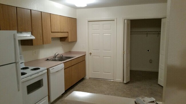 Building Photo - 8423 Shawn Ridge Dr