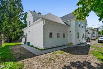 Building Photo - 521 Warren St