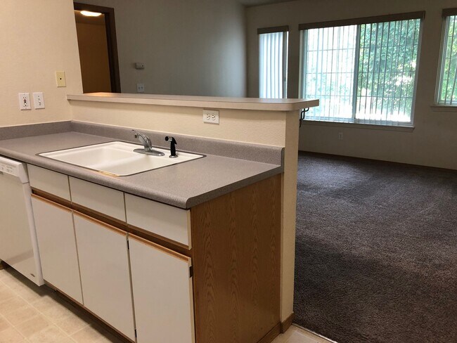 Foto del edificio - Affordable living at Westside Apartments!