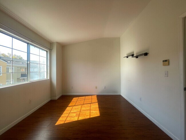 Foto del edificio - Fremont - Gated Community 2 Bed Townhouse
