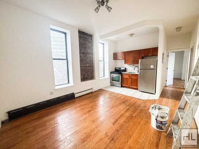 Foto del edificio - 383 W 125th St