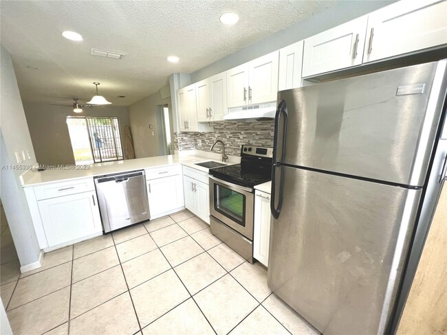 Building Photo - 8057 SW 21st Ct