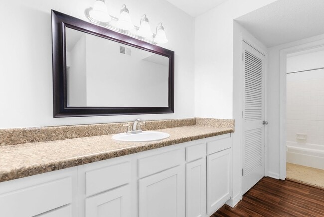 Interior Photo - Element 26