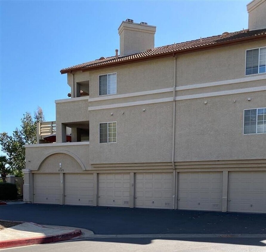 Primary Photo - 3 Bedroom, 2 Bathroom Ground-Level Condo f...