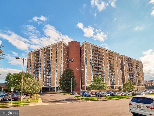 Building Photo - 6800 Fleetwood Rd