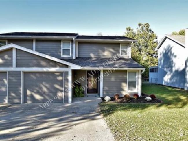 Foto del edificio - Adorable 3 Bed 2.5 Bath Duplex in Olathe-Available in JULY!!