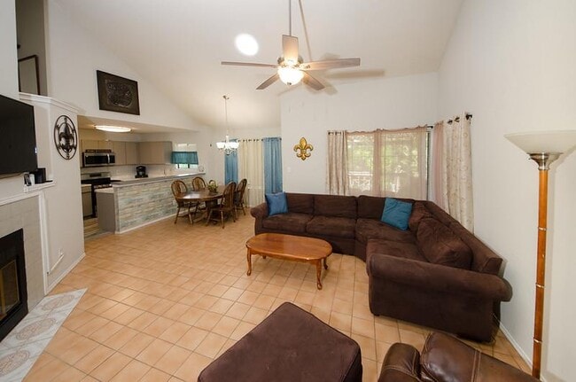 Building Photo - 2112 Waterway Bend