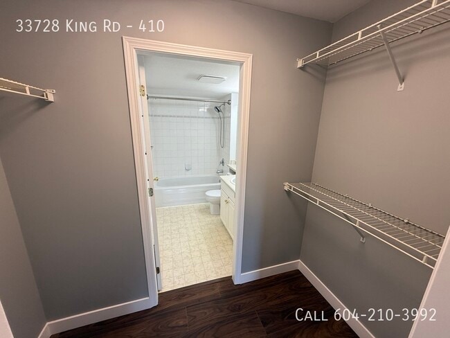 Building Photo - Bright & Spacious Corner Condo