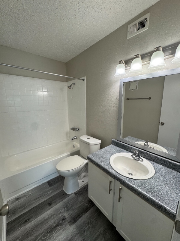 Photo - 2010 Estrada Pkwy Apartment