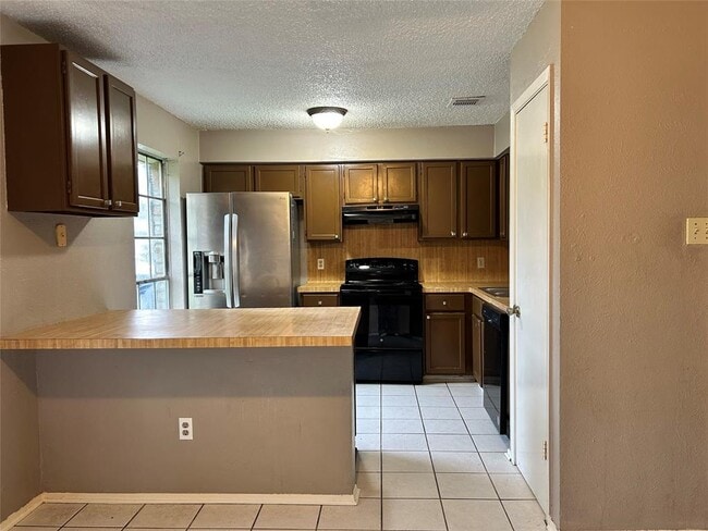 Building Photo - 23122 Dew Wood Ln