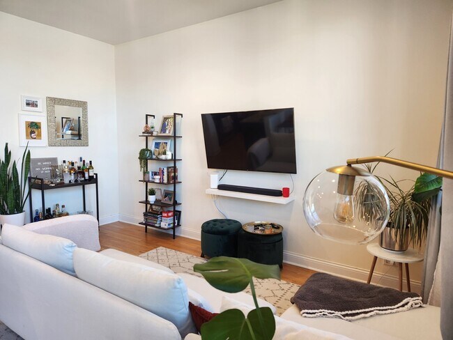 Foto del edificio - 918 W Belmont Ave