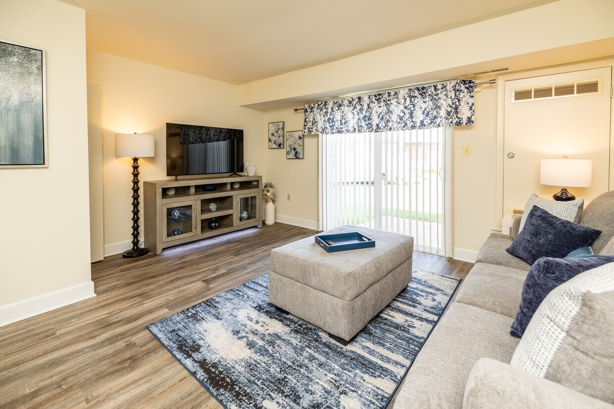 Foto principal - Seven Oaks Townhomes