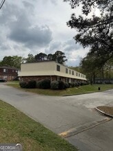 Building Photo - 1110 W Poplar St