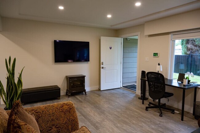 Entrée de la maison - 11940 96 Av