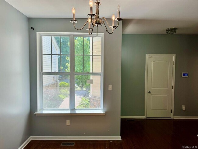 Building Photo - 19 Meadow View Dr
