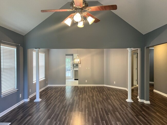 Building Photo - Beautiful N. Macon Home