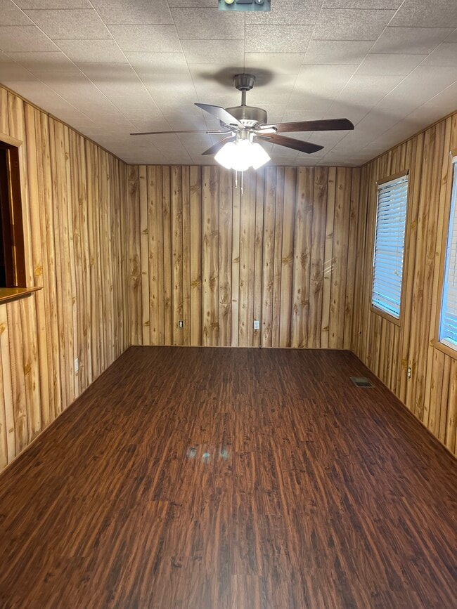 Building Photo - 200 Sunset Dr