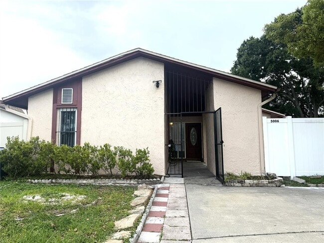 Building Photo - 5006 Parkhill Dr