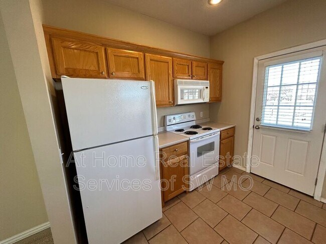 Building Photo - 305 Excalibur Ct