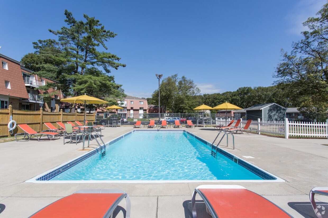 Halstead Milford Green Apartments 1 Rolling Green Dr Milford, MA