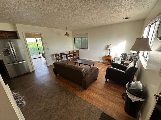 Foto del edificio - Radford; Three Bedroom, Two Bath partially furnished Townhome available now