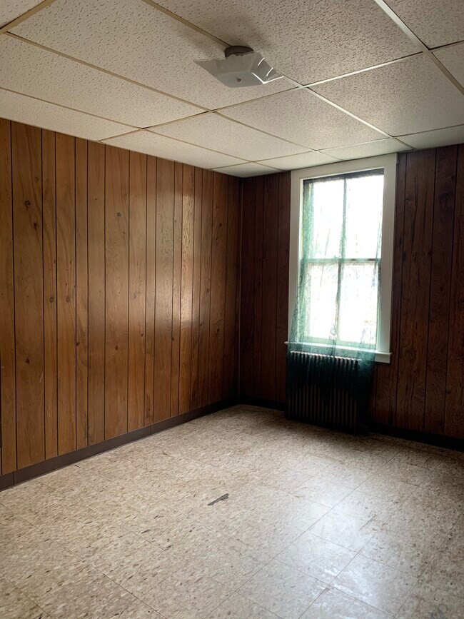 Bedroom 1 - 1106 Radcliffe St