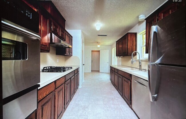 Building Photo - 2214 Owens Blvd