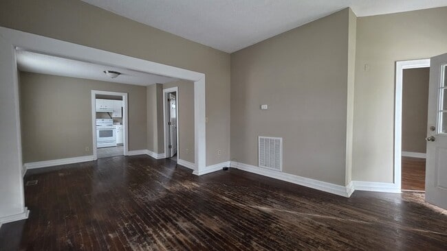 Building Photo - Nicely Renovated House for Lease