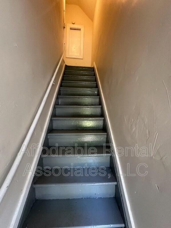 Building Photo - 112 W Kassner Pl