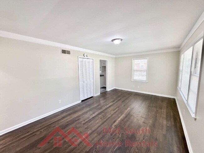 Building Photo - 3284 Parham St