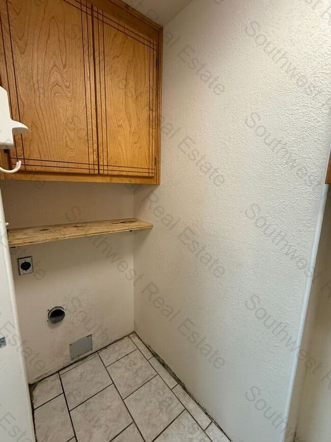 Foto del edificio - Spacious 3 bedrooms 2 bath family home