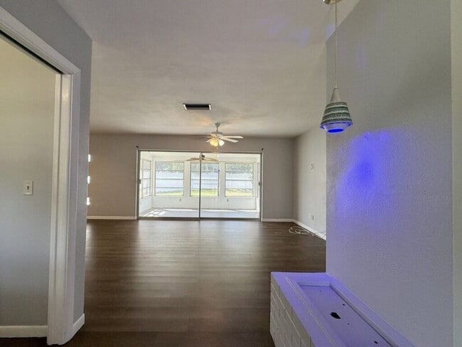 Building Photo - 10901 117th Ave