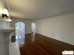Building Photo - 927 Alandele Ave