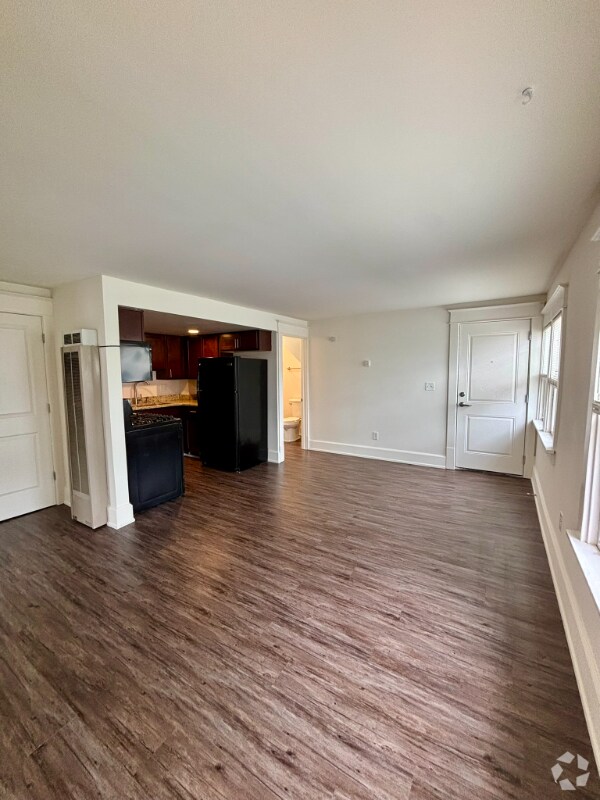 Building Photo - 90 Laverack Ave