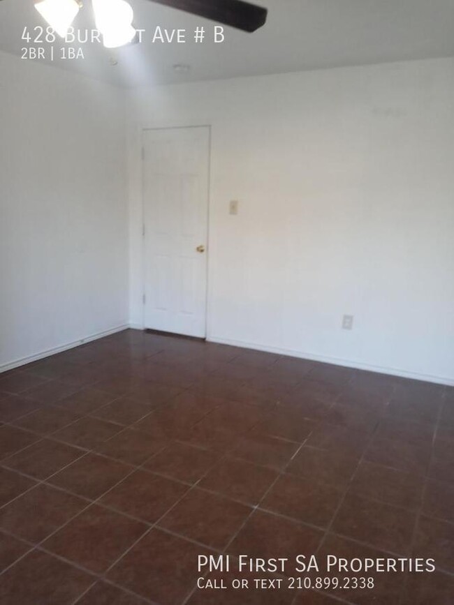 Foto del edificio - 2 bedroom and 1 bathroom unit ready to mov...