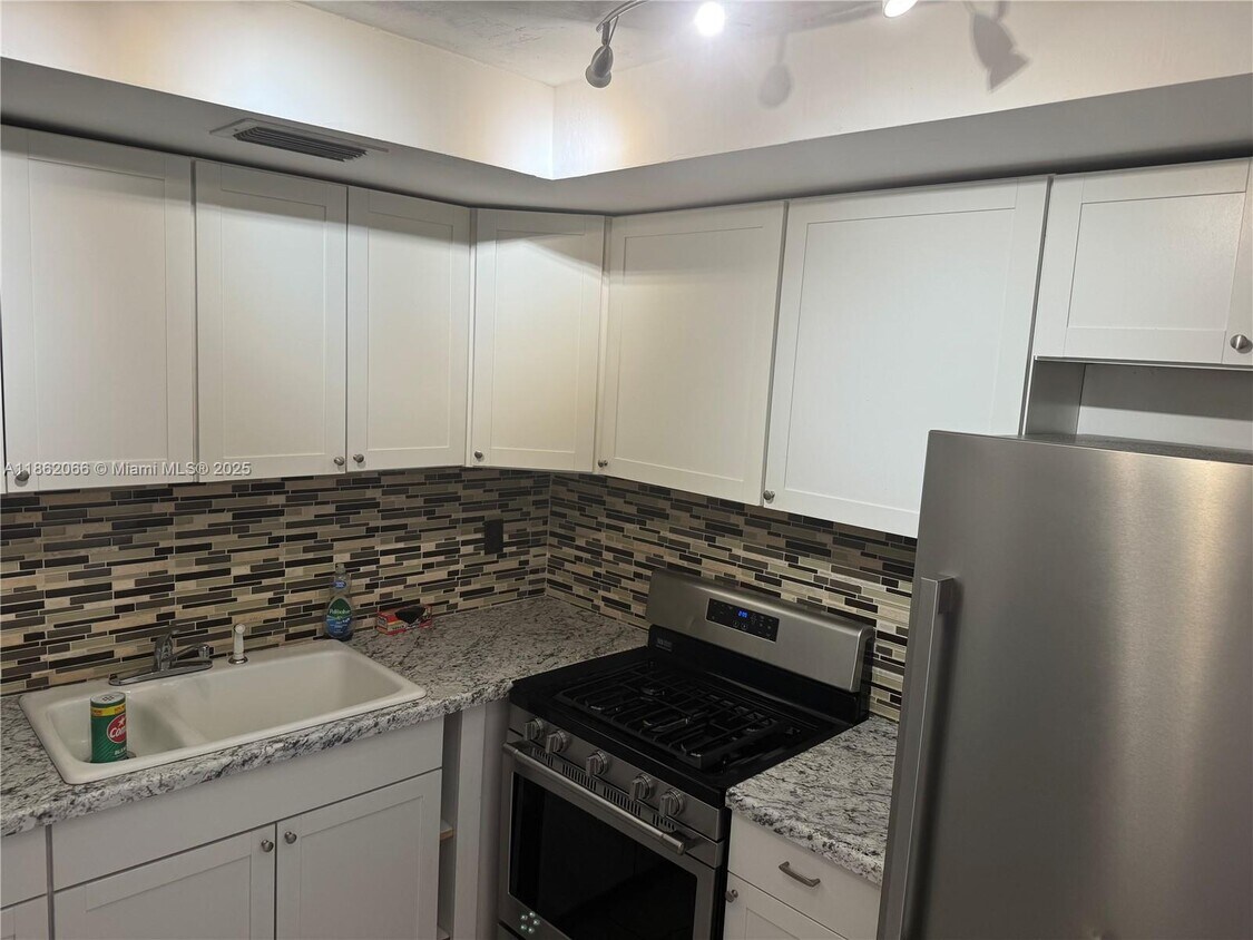 Foto principal - 6720 Arbor Dr